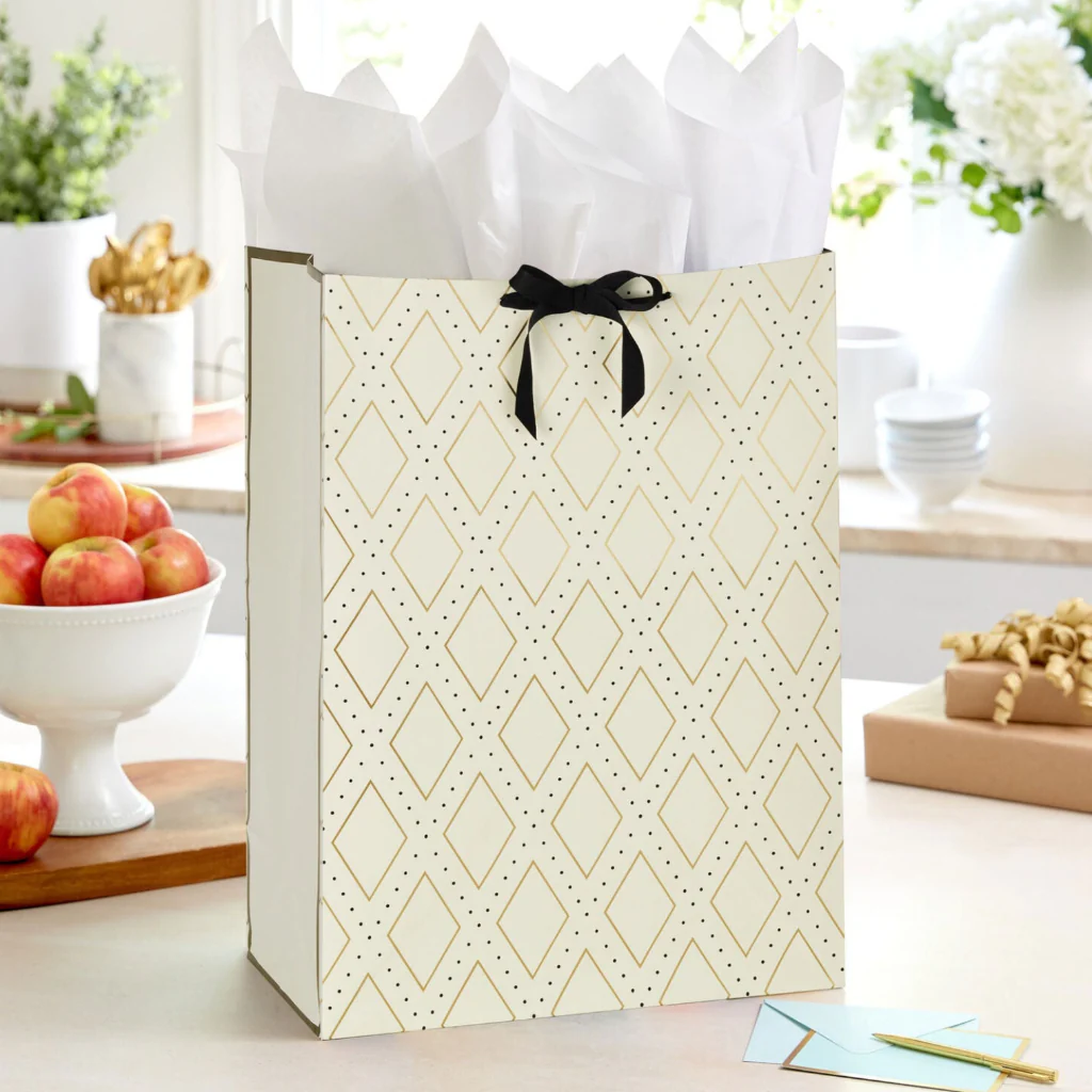 Hallmark : 20" Gold Diamonds on Cream Jumbo Gift Bag - Image 2