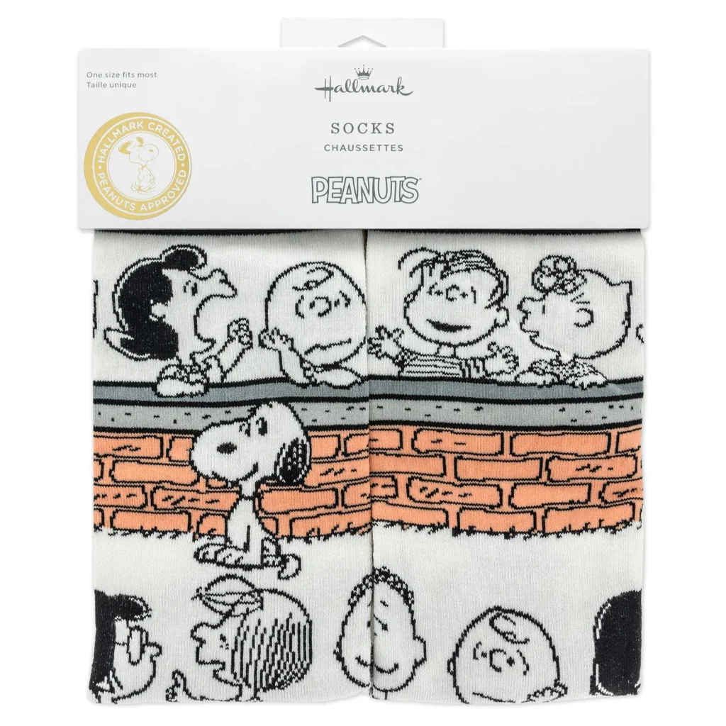 Hallmark : Peanuts® Gang at Brick Wall Novelty Crew Socks