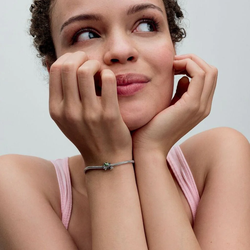 PANDORA :  Climbing Frog Charm - Image 4