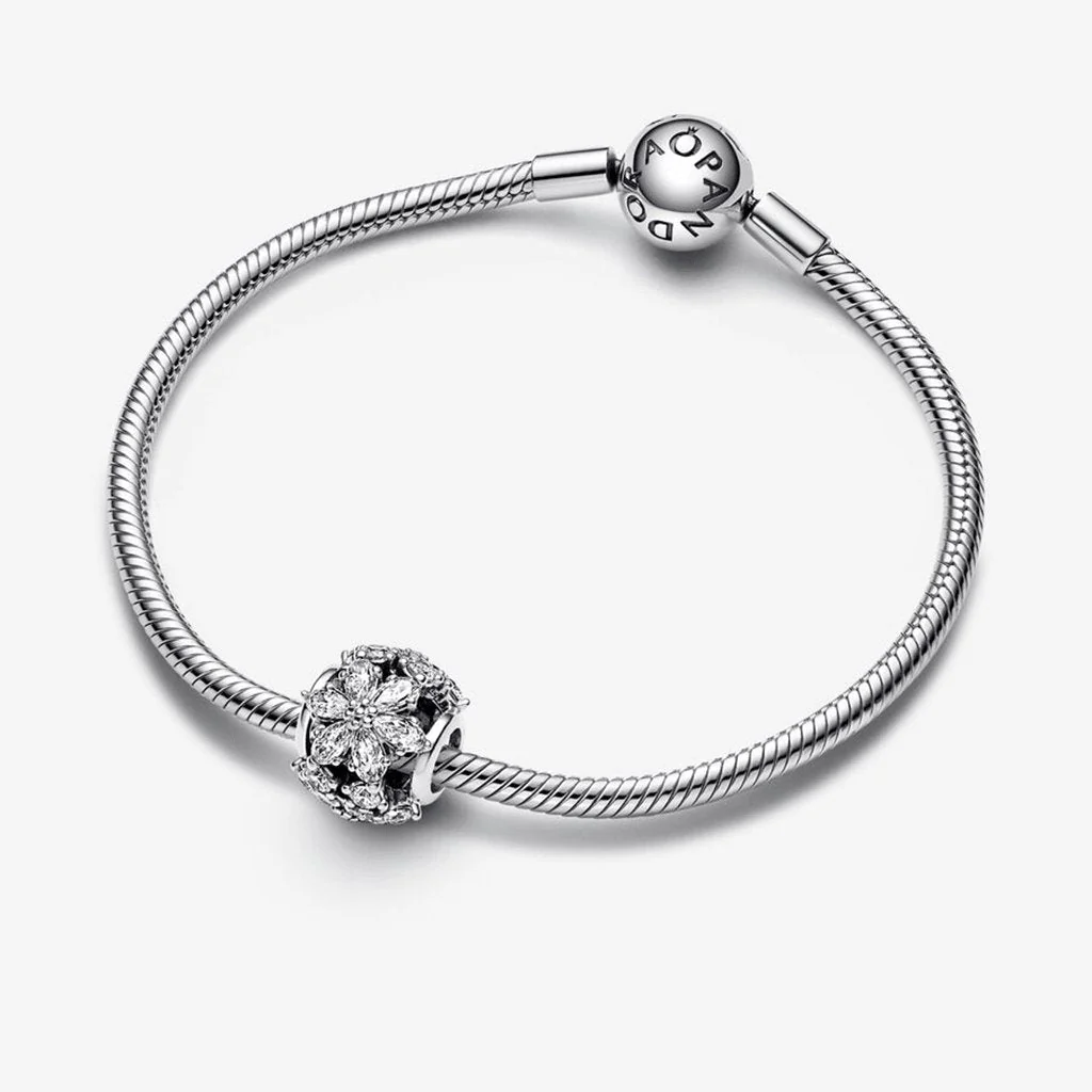 PANDORA : Sparkling Herbarium Cluster Round Charm - Image 4